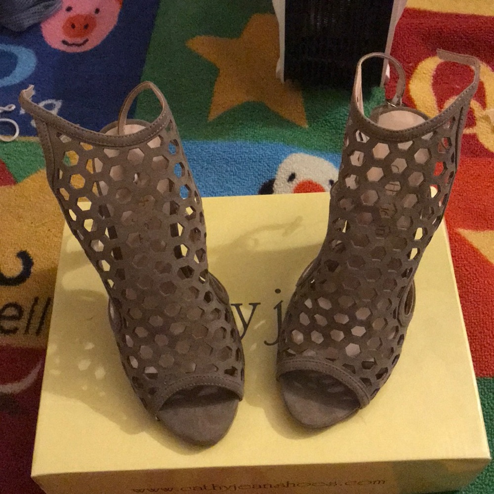 Cathy Jean Taupe Heels